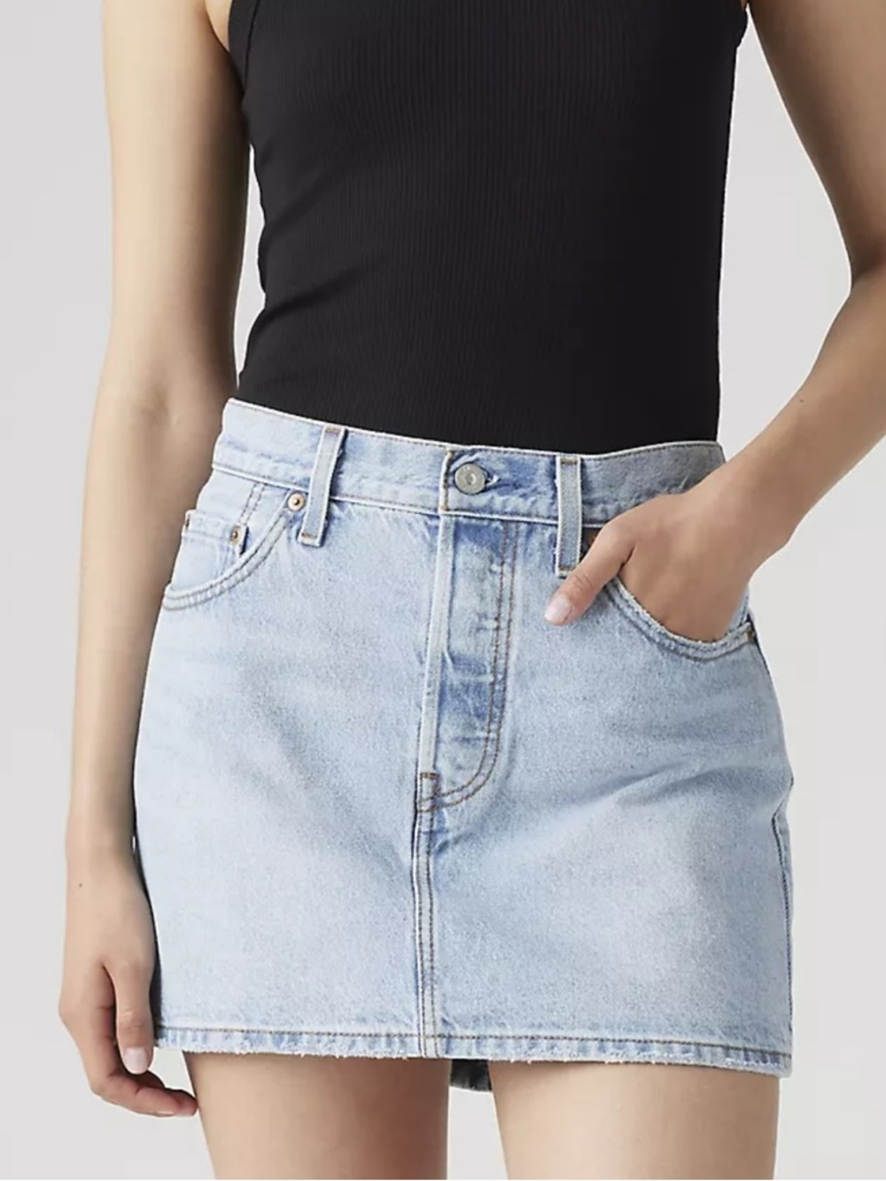 Levi’s icon faded denim mini skirt size 32 new without of tags!